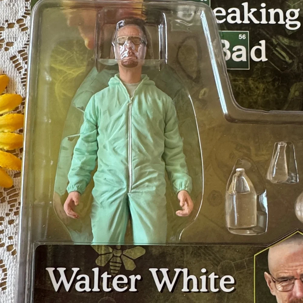 🧔♂️ Mezco Toyz; New in Box! Walter White from Breaking Bad; Collectible Figure! - Picture 2 of 6
